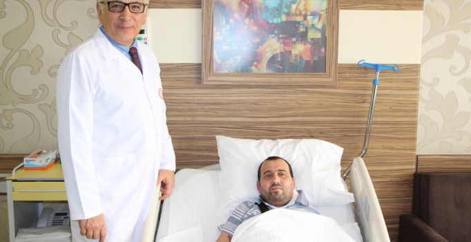 8 kiloluk tümöründen Türkiye'de kurtuldu