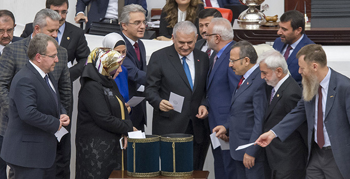 Son dakika! AK Parti İstanbul Milletvekili İsmail Kahraman, yeniden TBMM Başkanı seçildi