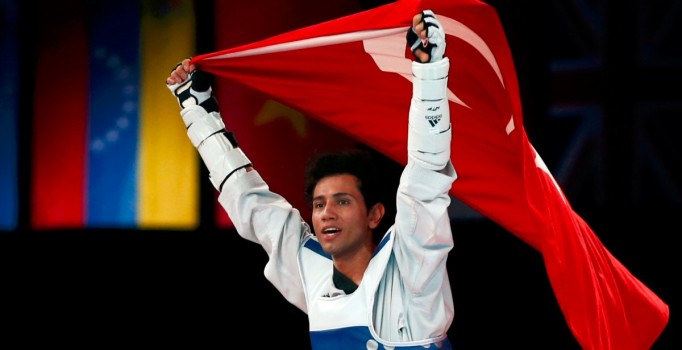 Milli tekvandocu Servet Tazegül ameliyat edildi