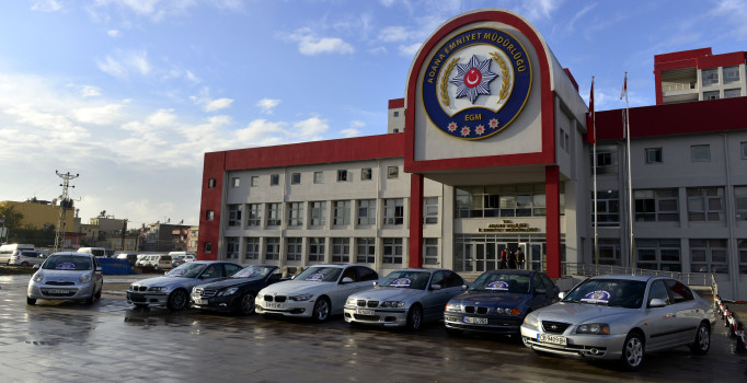 Avrupa'da çalınan lüks otomobiller Adana'da ele geçirildi