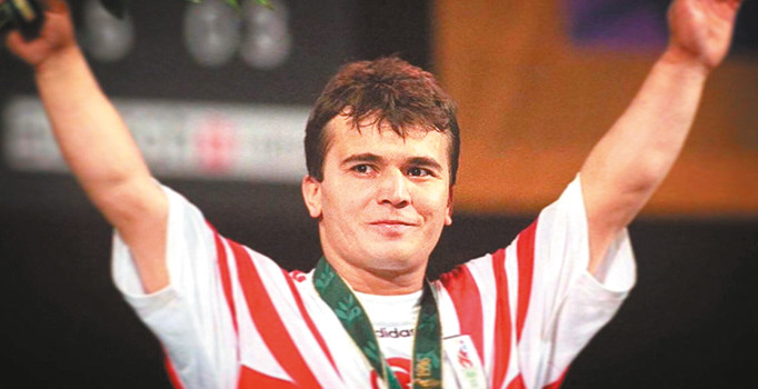 Mehdi Genceli yazdı: O halteri kaldırdıkça ‘dış Türkler’in manevi yükü hafifliyordu