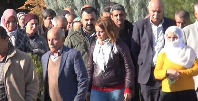 HDP’li vekil terörist cenazesine katıldı