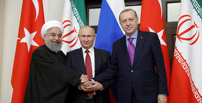 Soçi dünya medyasının manşetinde: Suriye'de kartları Putin dağıtıyor