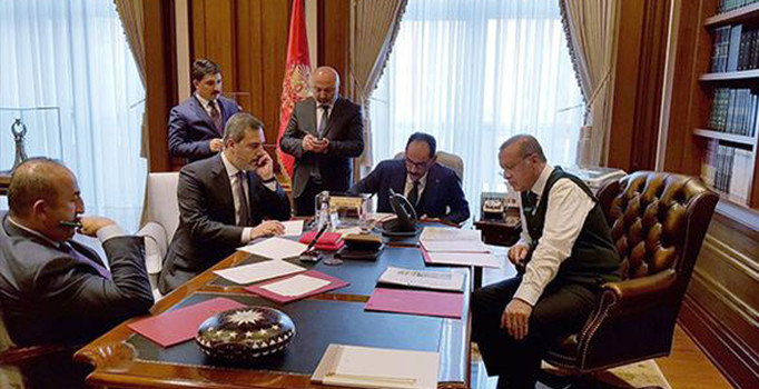 Erdoğan - Trump görüşme fotoğrafında sancak detayı