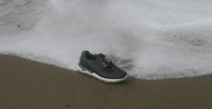 Göçmen faciasının yaşandığı sahillerde hayat durdu