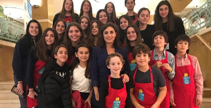 Aslıhan Gürbüz'den Otizm Vakfı'na destek