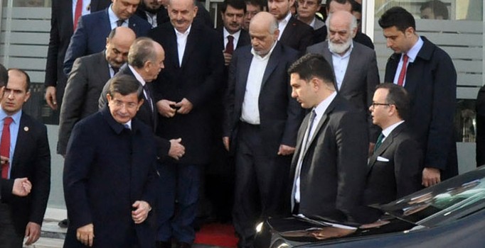 Davutoğlu'ndan Yeni Akit gazetesine taziye ziyareti