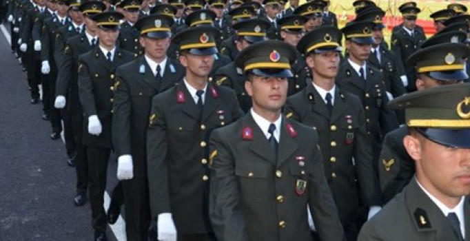 ‘Astsubaylık eğitimi 4 yıl olsun’ teklifi