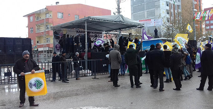 HDP mitinginde meydan boş kaldı