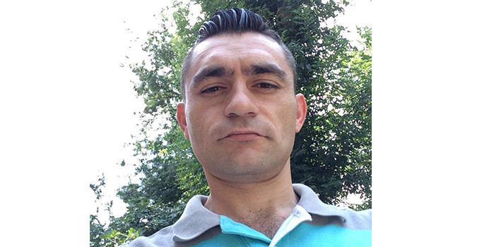 Annesini öldürdü, babasını yaraladı