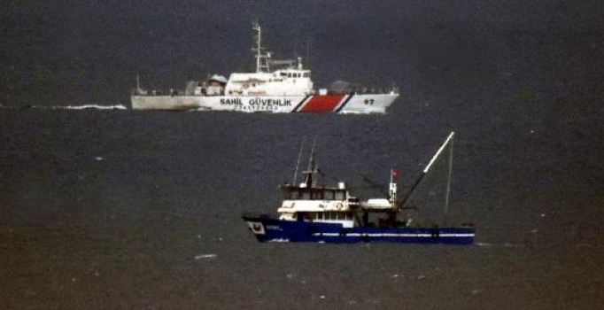 Kardak'ta hareketli dakikalar! Türk botu Yunan botuna engel oldu