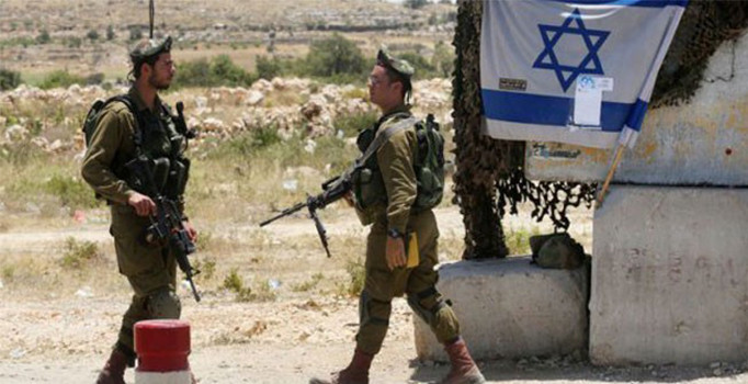 İsrail askerleri 2 Filistinliyi vurarak yaraladı