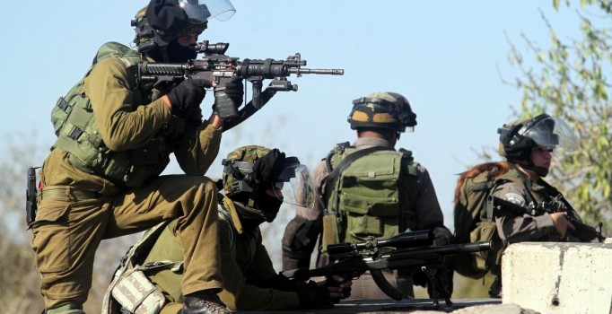 İsrail askerleri 10 Filistinliyi gözaltına aldı