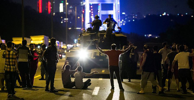 FETÖ, ihanetten 9 ay önce okul kitabına '15 Temmuz uçurtma şenliği'ni soktu