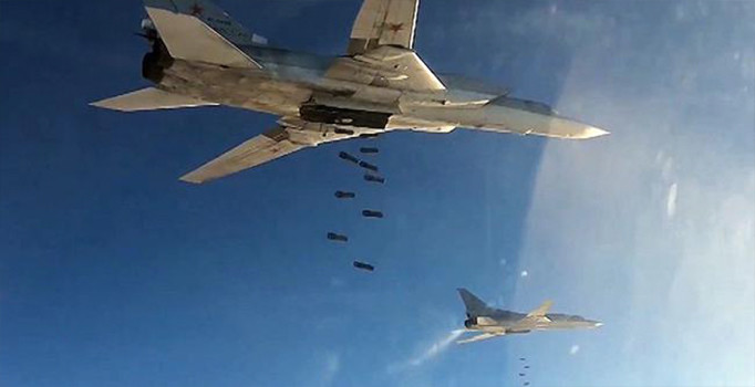 Son dakika! Rus uçakları Suriye’de DAEŞ'i vurdu