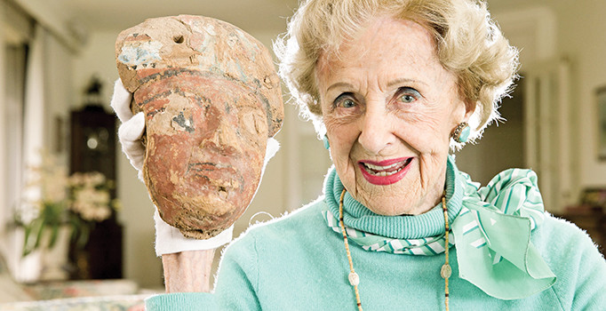 ‘Indiana Joan’ üç ülkede kriz çıkardı