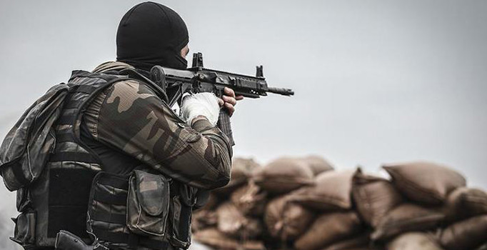 Hakkari'de kayalıktan düşen asker şehit oldu