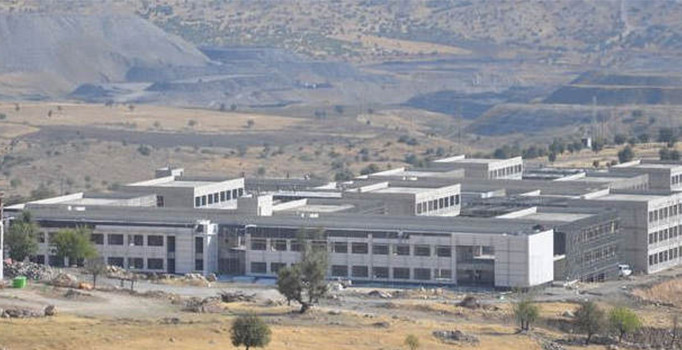 Cumhurbaşkanına hakaret eden öğretim üyesi açığa alındı