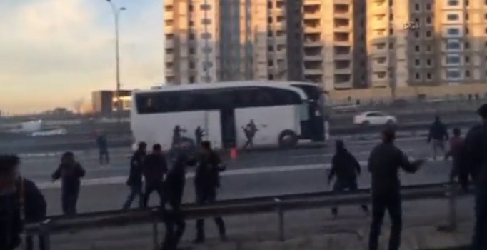 Galatasaray Karşıyaka taraftarları birbirine girdi