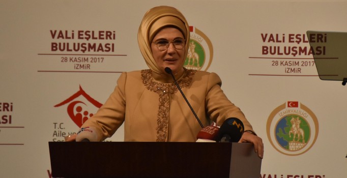 Emine Erdoğan İzmir'de vali eşleriyle bir araya geldi