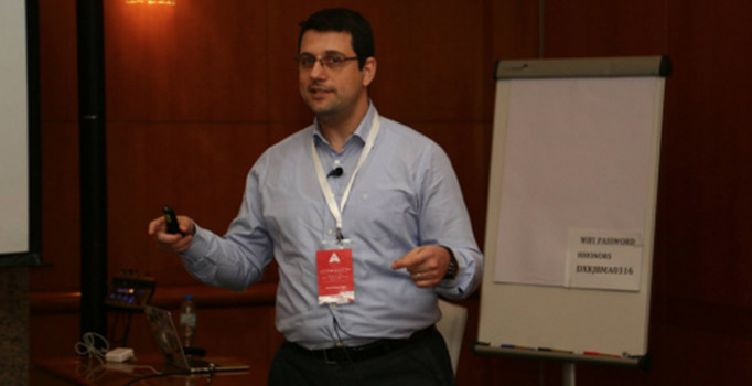 Türk yazılımcı Apple'ın açığını buldu