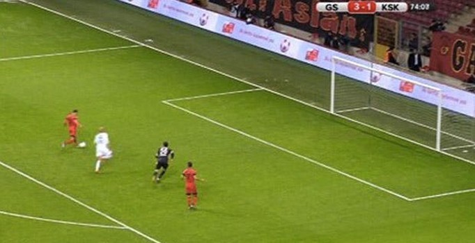 Umut Bulut gol kaçırdı, Galatasaray taraftarı tepki gösterdi