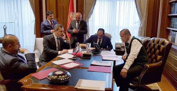 Erdoğan'dan Trump'a: Silah vermeyi kestik diyordun 4 bin oldu