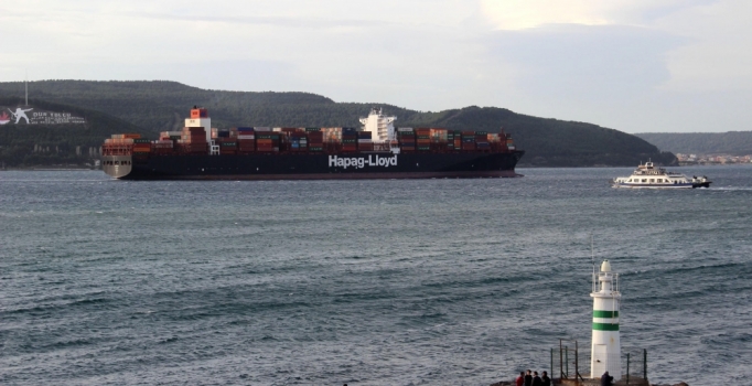 366 metrelik gemi Çanakkale Boğazı'nı kapattı