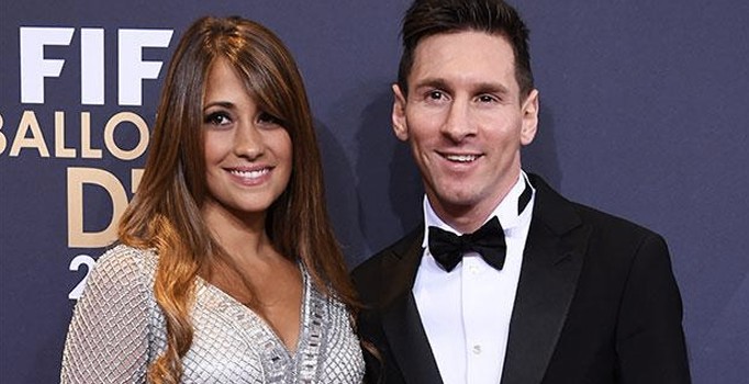 Messi herkesi ters köşe yaptı ve siyah smokin giydi