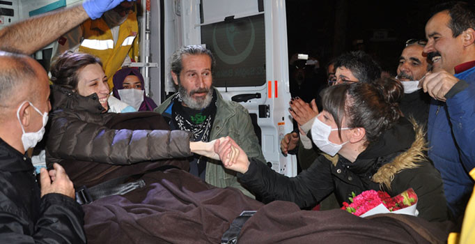 Açlık grevindeki Nuriye Gülmen tahliye edildi