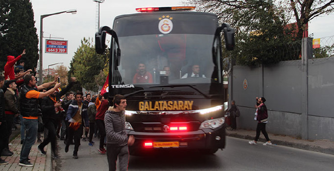 Galatasaray derbi için yola çıktı