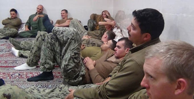 İran gözaltına aldığı ABD askerlerini serbest bıraktı