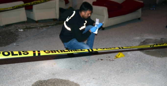 Adana'da el bombası fünyeleri patladı; 1 yaralı  | Adana haberleri