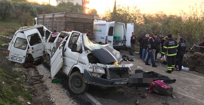 Hatay'da göçmenleri taşıyan minibüs kaza yaptı: 11 ölü, 9 yaralı