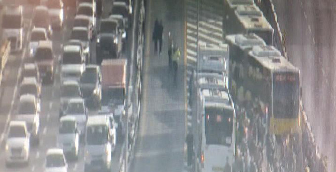 Son dakika! Yenibosna'da metrobüs kazası: 19 yaralı