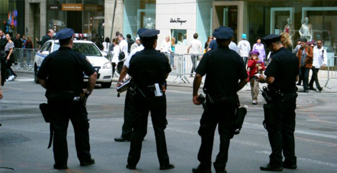 New York’ta otomobiliyle 4 kişiye çarpıp kaçtı