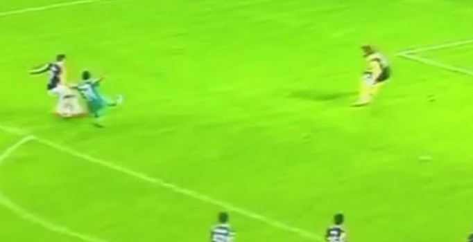 Van Persie'nin Giresunspor maçında attığı gol spor gündemine damga vurdu - Video