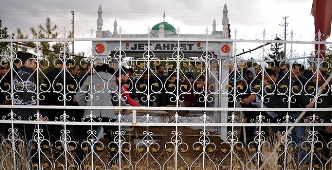 Ölmeden önce mezarını yaptıran Jet Ahmet hayatını kaybetti