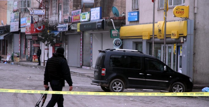 Okmeydanı'nda PTT şubesine silahlı soygun