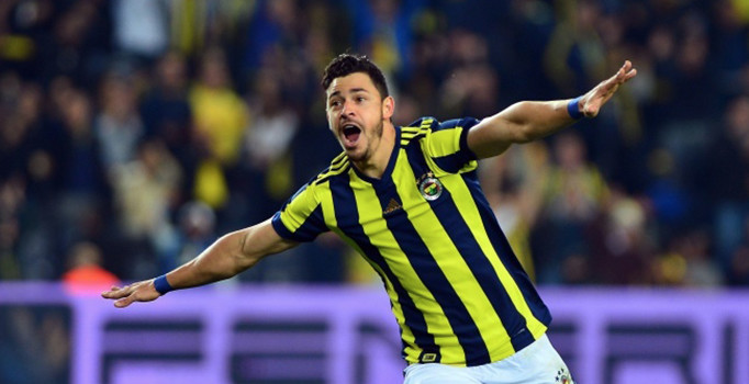 Giuliano, Fenerbahçe’yi sırtlıyor