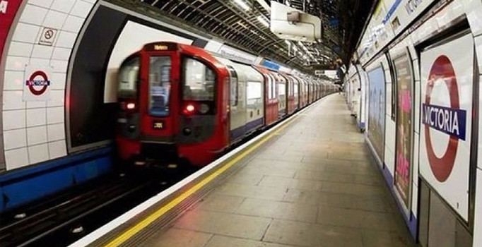 Son dakika! Londra’da şüpheli paket alarmı