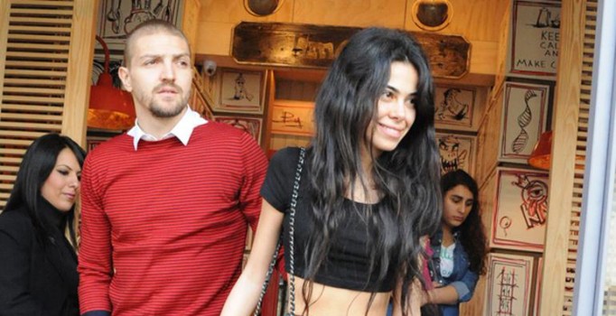 Fenerbahçeli futbolcu Caner Erkin, 6 yıl önce evlendiği Asena Erkin'den boşanıyor