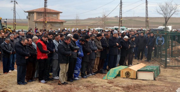 Çınar saldırısında hayatını kaybeden Lokman Açıkgöz ve çocukları defnedildi