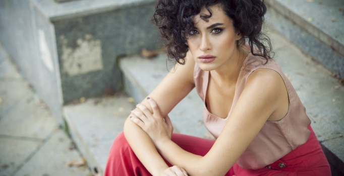 Taksim'deki canlı bomba saldırısına ünlü isimler de tepki gösterdi