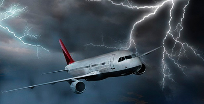 THY uçağına yıldırım isabet etti