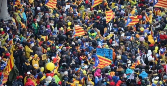 Brüksel’de 45 bin gösterici Katalonya için sokaklarda