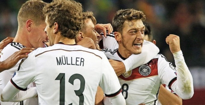 Mesut Özil Almanya'nın en iyisi seçildi