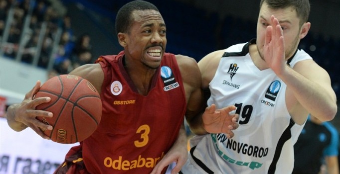 Errick McCollum'un eli kırıldı