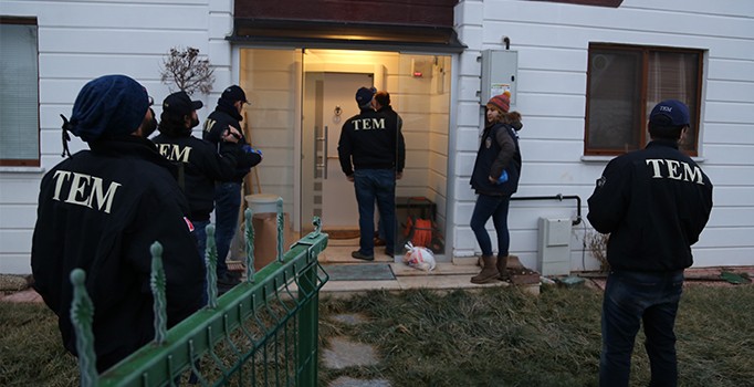 Abant İzzet Baysal Üniversitesi'nde görevli 3 imzacı akademisyenin evinde arama