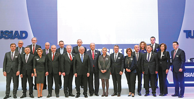 Azalan demokrasiyle yatırımlar uzaklaşıyor